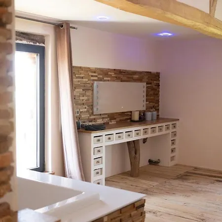 Old Farmhouse, 8 Bedrooms, Sleeps 22