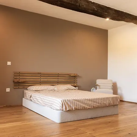 Villa Old Farmhouse, 8 Bedrooms, Sleeps 22