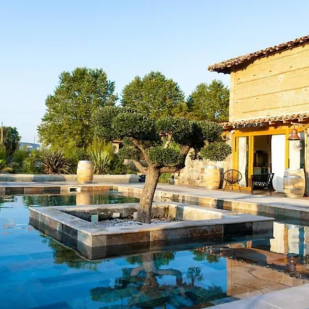 Old Farmhouse, 8 Bedrooms, Sleeps 22 *
