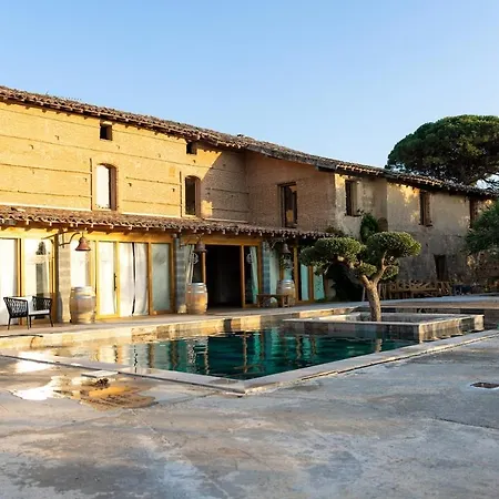 Old Farmhouse, 8 Bedrooms, Sleeps 22 Villa