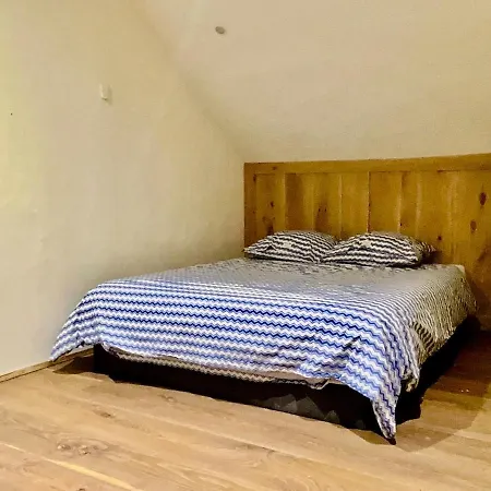Old Farmhouse, 8 Bedrooms, Sleeps 22 Villa Coufouleux