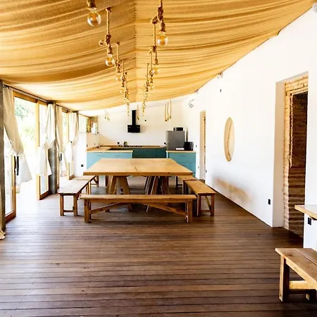 Old Farmhouse, 8 Bedrooms, Sleeps 22 Villa