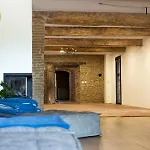 Villa Old Farmhouse, 8 Bedrooms, Sleeps 22 *