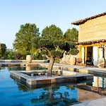 Old Farmhouse, 8 Bedrooms, Sleeps 22 *