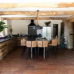 Old Farmhouse, 8 Bedrooms, Sleeps 22 Coufouleux