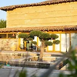 Villa Old Farmhouse, 8 Bedrooms, Sleeps 22 Coufouleux