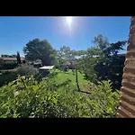 Old Farmhouse, 8 Bedrooms, Sleeps 22 *