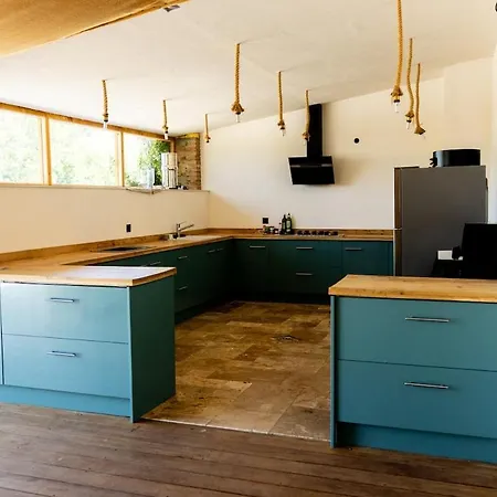 Villa Old Farmhouse, 8 Bedrooms, Sleeps 22