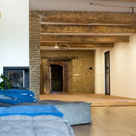 Villa Old Farmhouse, 8 Bedrooms, Sleeps 22 *