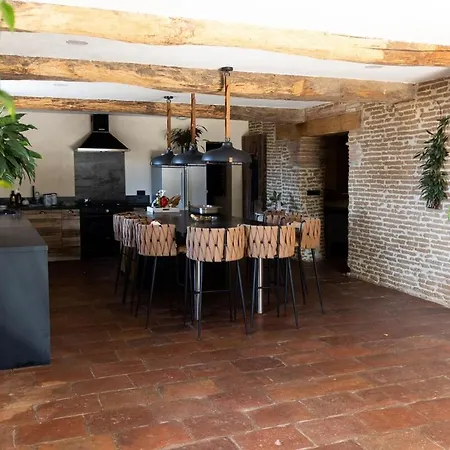 Old Farmhouse, 8 Bedrooms, Sleeps 22