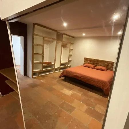 Old Farmhouse, 8 Bedrooms, Sleeps 22 Coufouleux