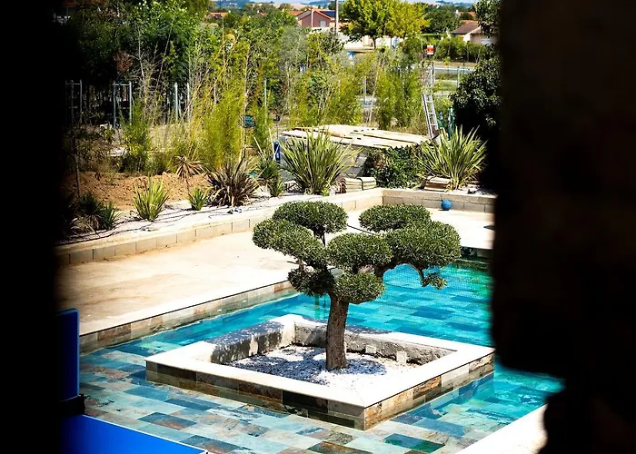 Old Farmhouse, 8 Bedrooms, Sleeps 22 Вилла