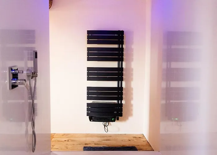 Вилла Old Farmhouse, 8 Bedrooms, Sleeps 22 Coufouleux