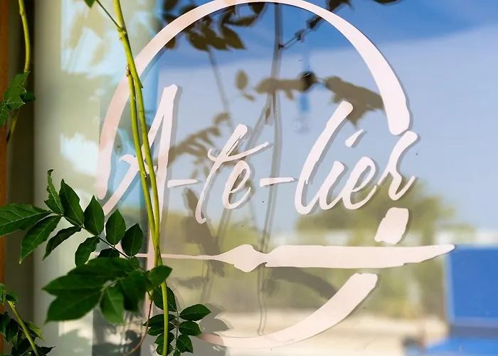 Old Farmhouse, 8 Bedrooms, Sleeps 22