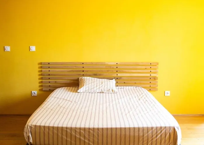 Old Farmhouse, 8 Bedrooms, Sleeps 22 * Coufouleux