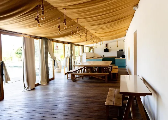 Old Farmhouse, 8 Bedrooms, Sleeps 22 * Coufouleux