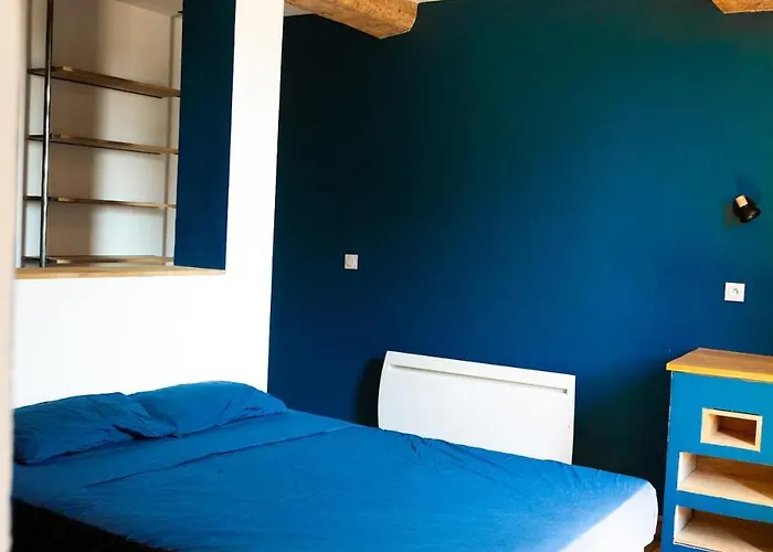 Вилла Old Farmhouse, 8 Bedrooms, Sleeps 22 *