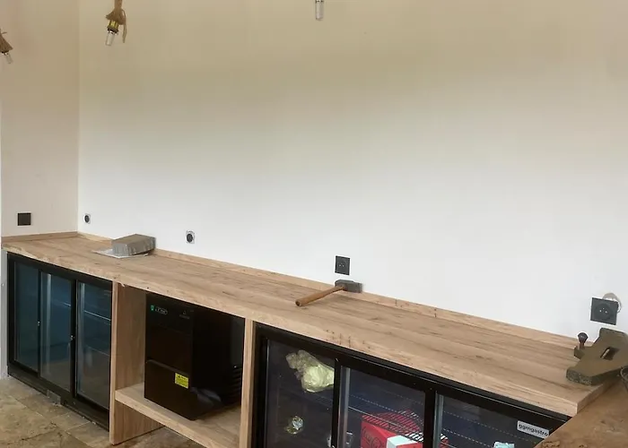 Вилла Old Farmhouse, 8 Bedrooms, Sleeps 22 Coufouleux