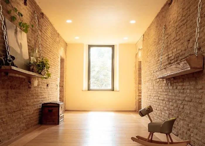 Вилла Old Farmhouse, 8 Bedrooms, Sleeps 22