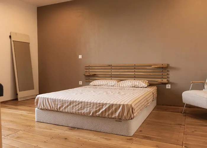 Вилла Old Farmhouse, 8 Bedrooms, Sleeps 22