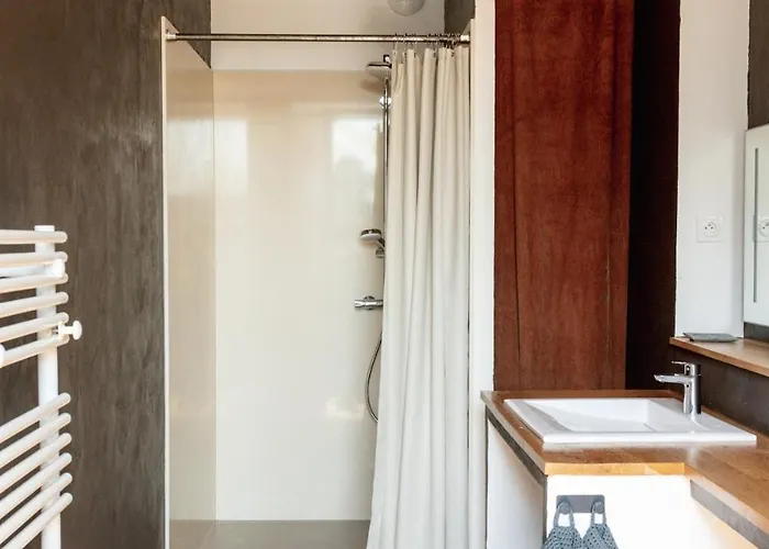 Old Farmhouse, 8 Bedrooms, Sleeps 22 * Coufouleux