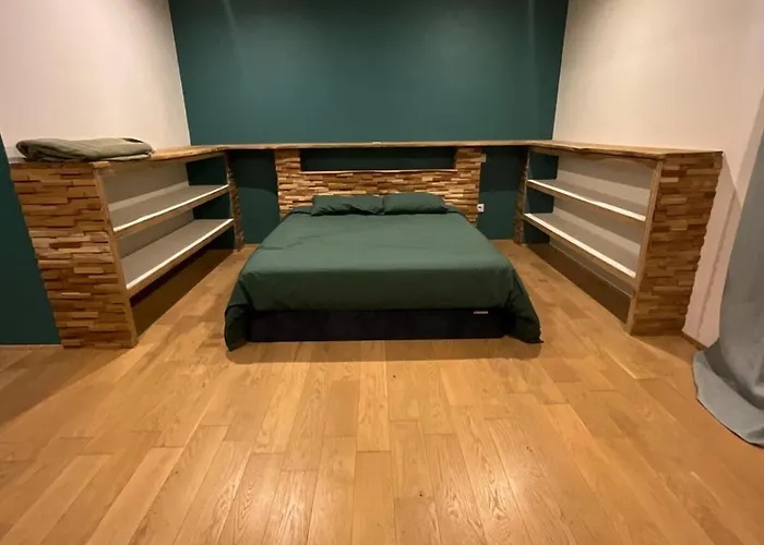 Old Farmhouse, 8 Bedrooms, Sleeps 22 Вилла Coufouleux