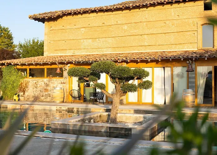 Вилла Old Farmhouse, 8 Bedrooms, Sleeps 22 Coufouleux