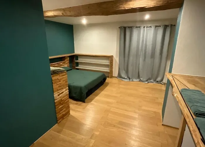 Old Farmhouse, 8 Bedrooms, Sleeps 22