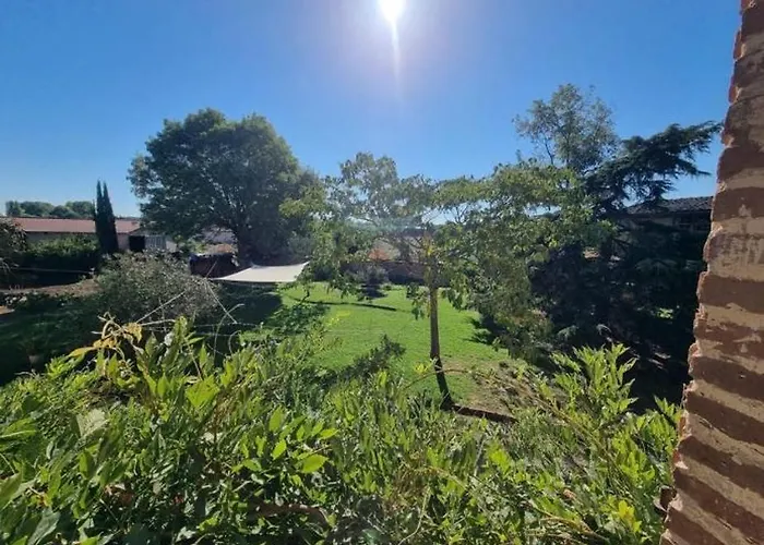 Old Farmhouse, 8 Bedrooms, Sleeps 22 *